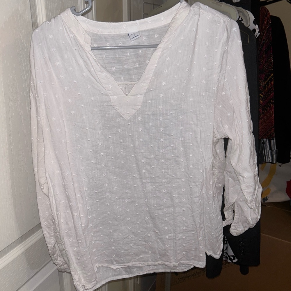 cute 3/4 sleeve top with details